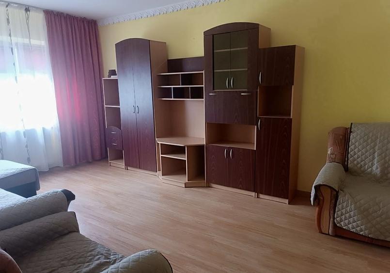 Apartament cu 3 camere decomandat în E3