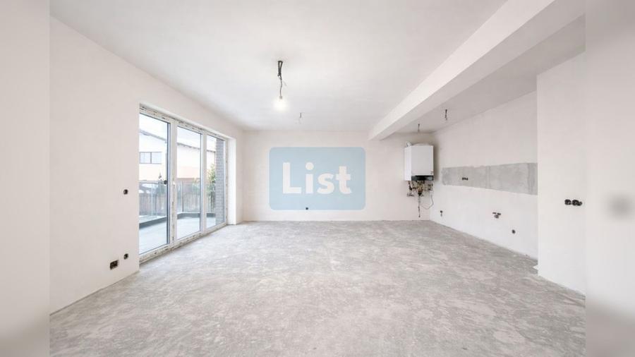 Casă cu 5 camere cu Teren 350 Mp în Câmpului