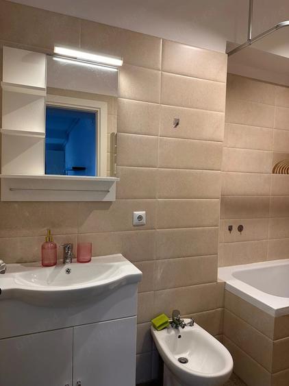 Apartament cu 2 camere semidecomandat în Gorjului