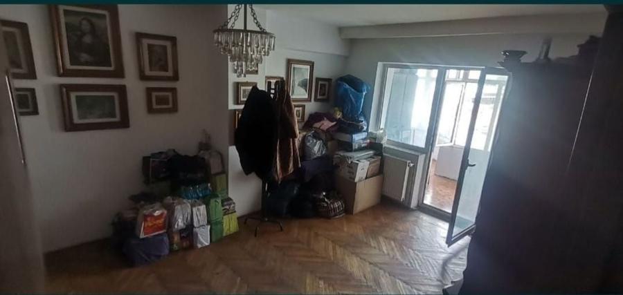 Apartament cu 3 camere decomandat în Radu Negru