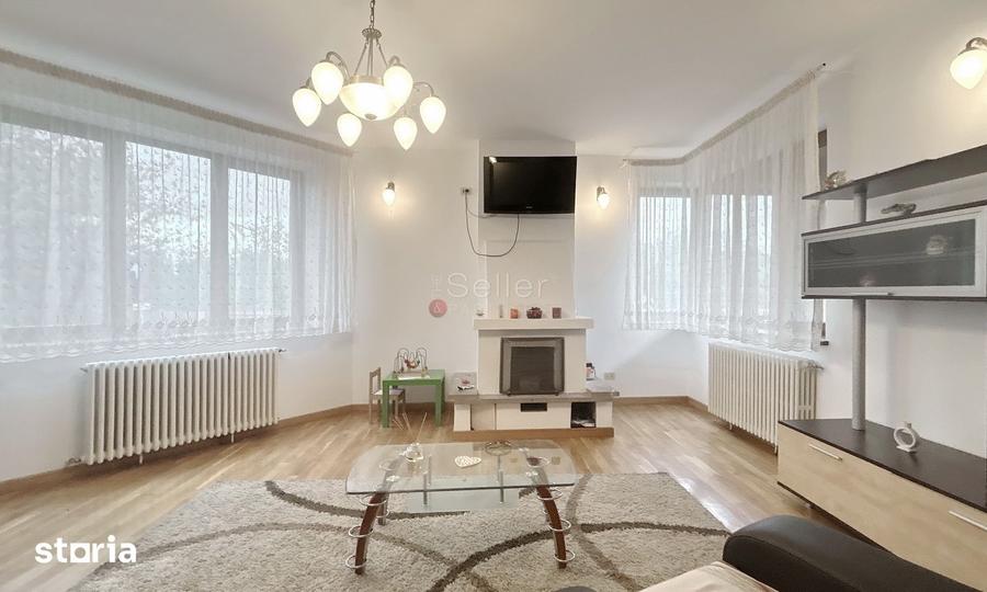 Casă cu 7 camere cu Teren 178 Mp în Florilor
