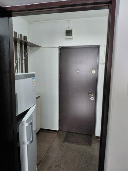 Apartament semidecomandat în 1 Mai