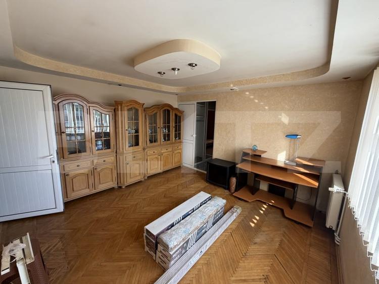 Apartament cu 2 camere semidecomandat, mobilat în Debarcader