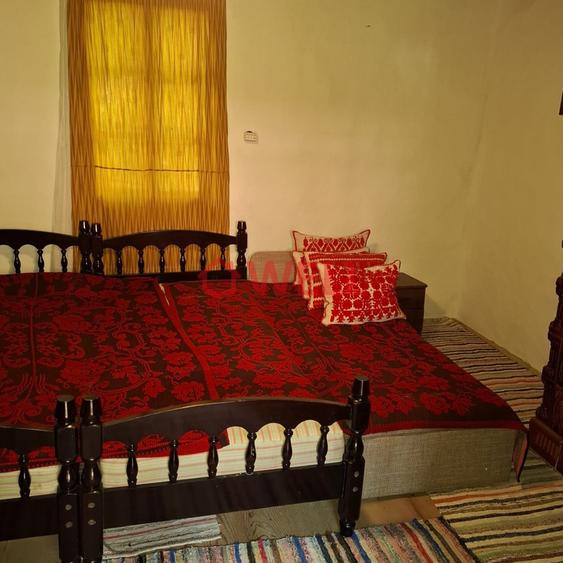 Casă cu 6 camere cu Teren 1393 Mp în Sărățeni
