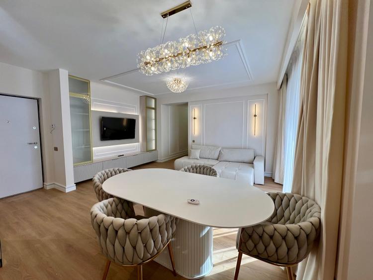 Apartament cu 3 camere decomandat, mobilat în Între Lacuri