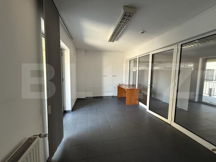 Birou, de 498.64999389648 mp, în Central