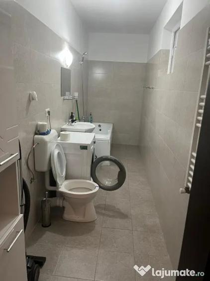 Garsonieră decomandată în Central