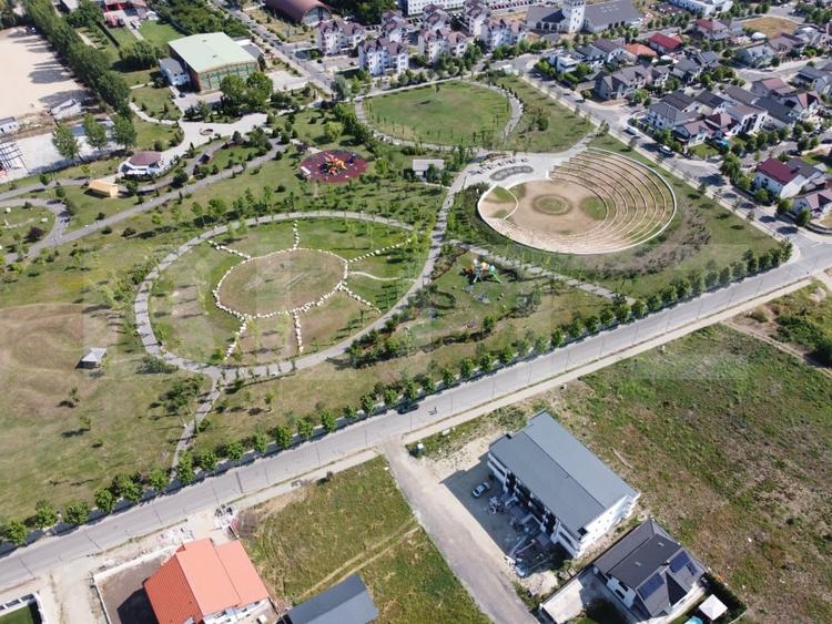 Apartament cu 3 camere decomandat în Titu