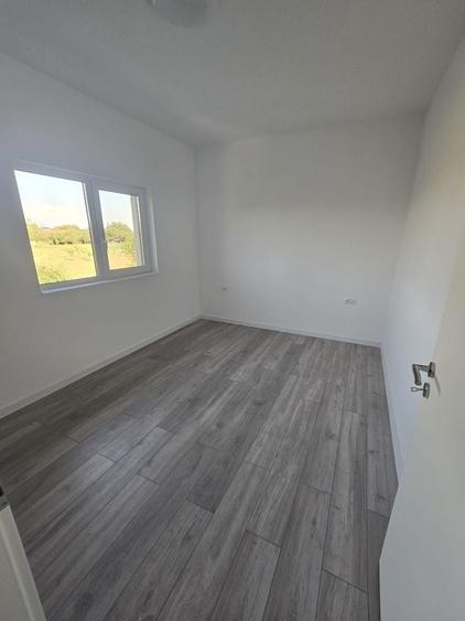 Duplex cu 4 camere cu Canalizare în Moșnița Nouă