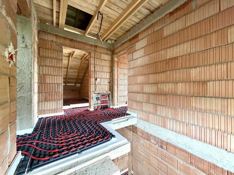 Casă cu 4 camere cu Teren 411 Mp în Sânandrei