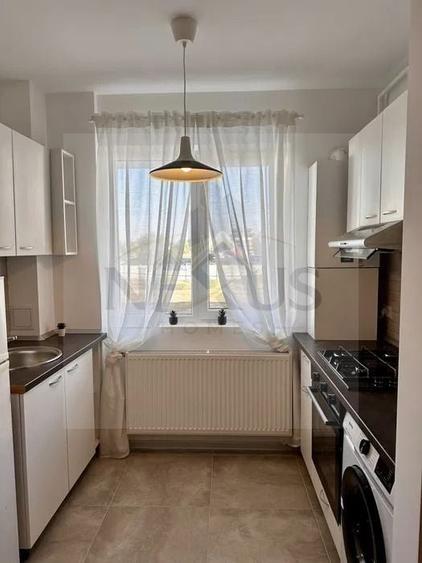 Apartament cu 2 camere semidecomandat, mobilat în Sud