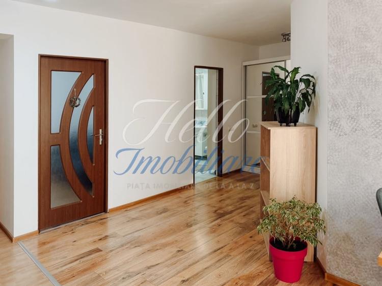 Apartament cu 3 camere decomandat în Florești
