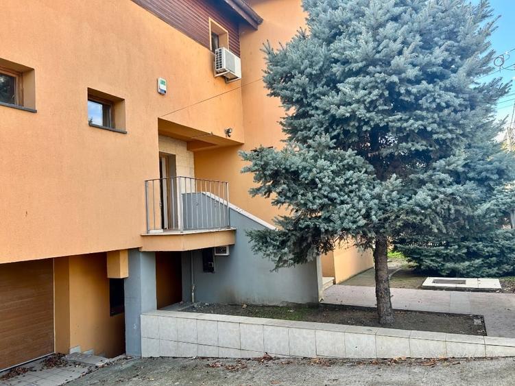 Casă individuală cu 5 camere cu Teren 730 Mp în Aradului