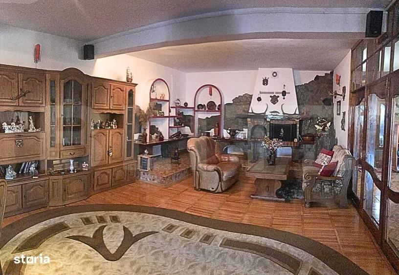 Casă cu 4 camere în Central