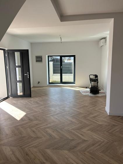 Casă cu 4 camere în Central