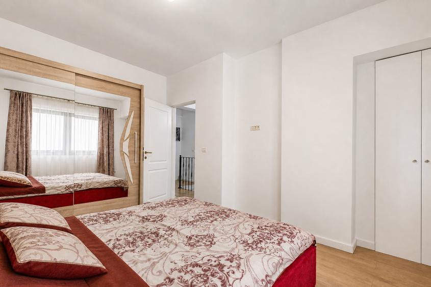 Duplex cu 3 camere cu Canalizare în Dumbrăvița