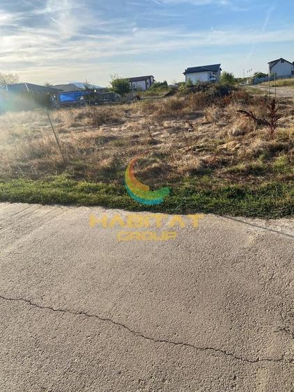 Teren Construcții intravilan de 881 mp, în Est