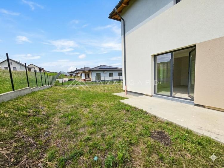 Duplex cu 4 camere cu Canalizare în Corușu