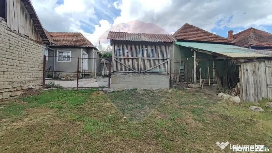 Casă cu 4 camere cu Teren 1710 Mp în Fonău