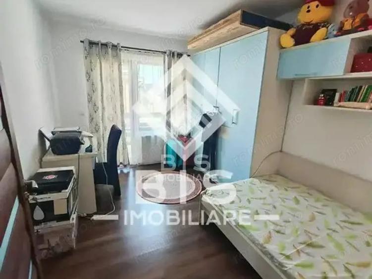 Casă cu 5 camere cu Teren 3500 Mp în Nord