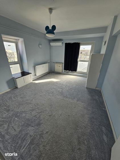 Apartament cu 3 camere decomandat, mobilat în Decebal
