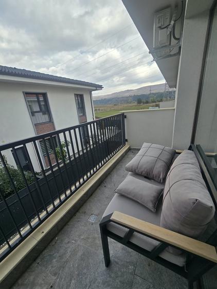Duplex cu 5 camere cu Canalizare în Florești
