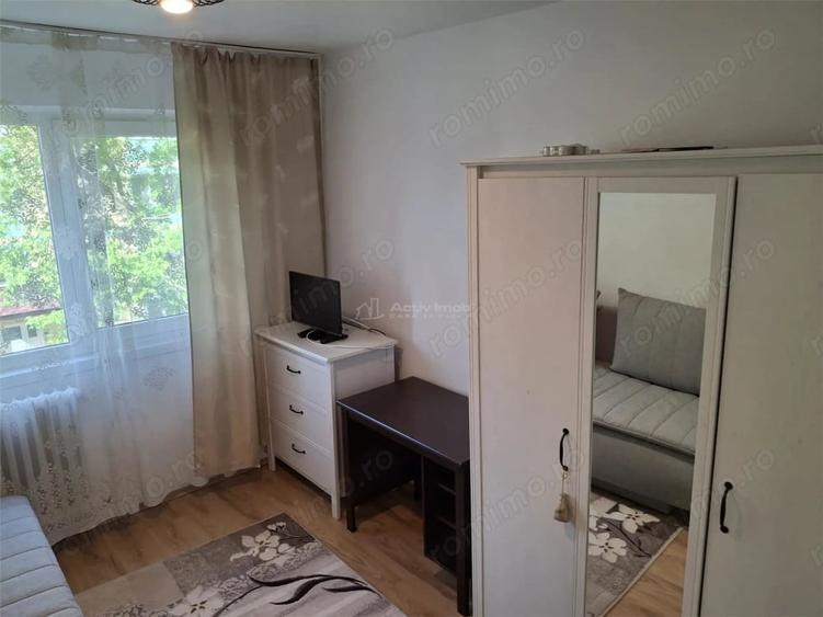Apartament cu 3 camere semidecomandat în Micro II