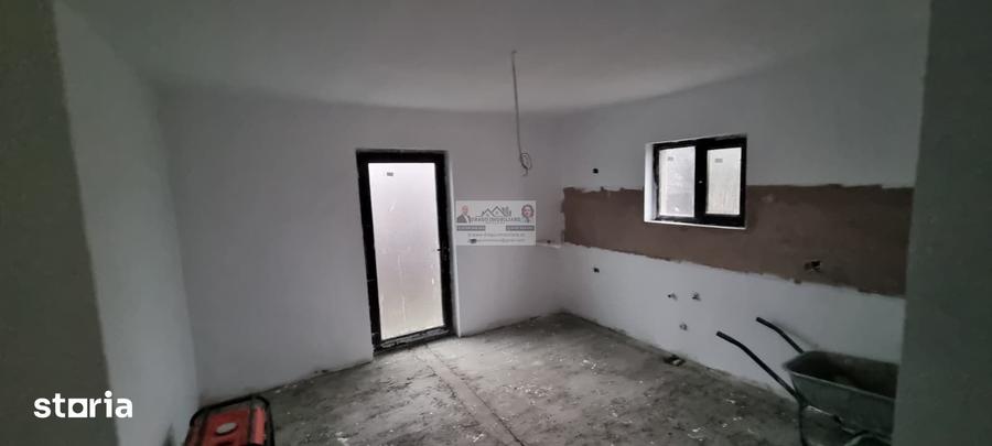 Casă cu 5 camere cu Teren 504 Mp în Tătărăști