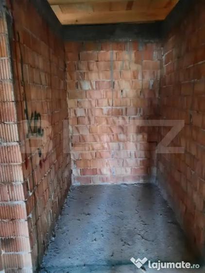 Casă cu 5 camere cu Teren 500 Mp în Păulești