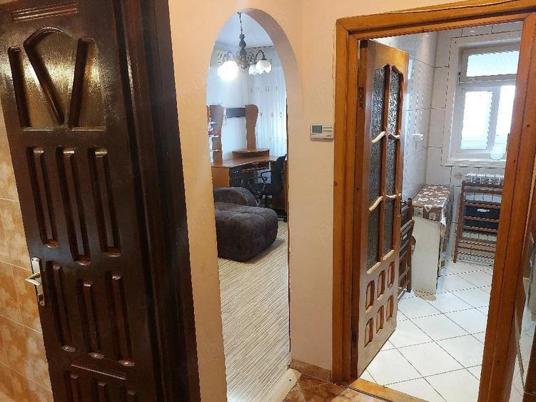 Garsonieră decomandată în Vest