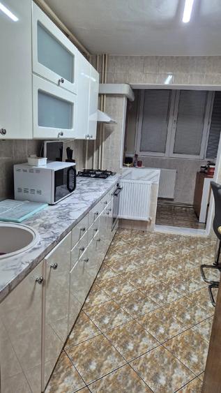 Apartament cu 4 camere decomandat în Crângași