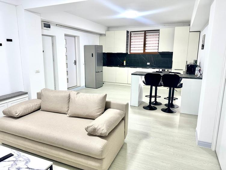 Apartament cu 3 camere semidecomandat, mobilat în Bucureștii Noi