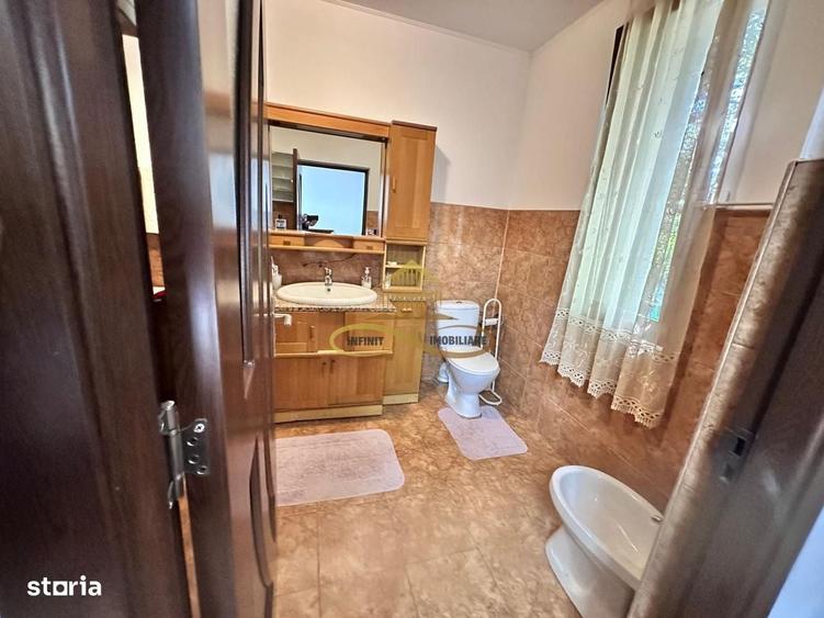 Casă cu 4 camere în Siretu