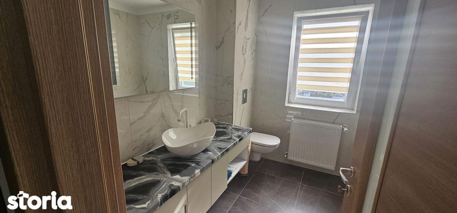Apartament cu 3 camere, mobilat în Tractorul