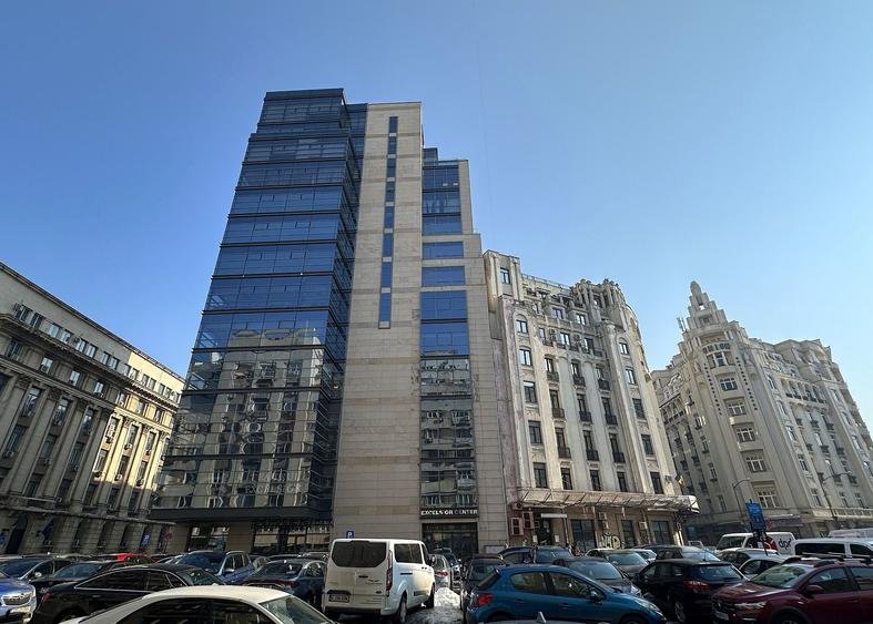 Birou, de 8,150 mp, în Universitate