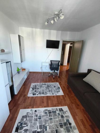 Apartament cu 2 camere decomandat în Exterior Vest