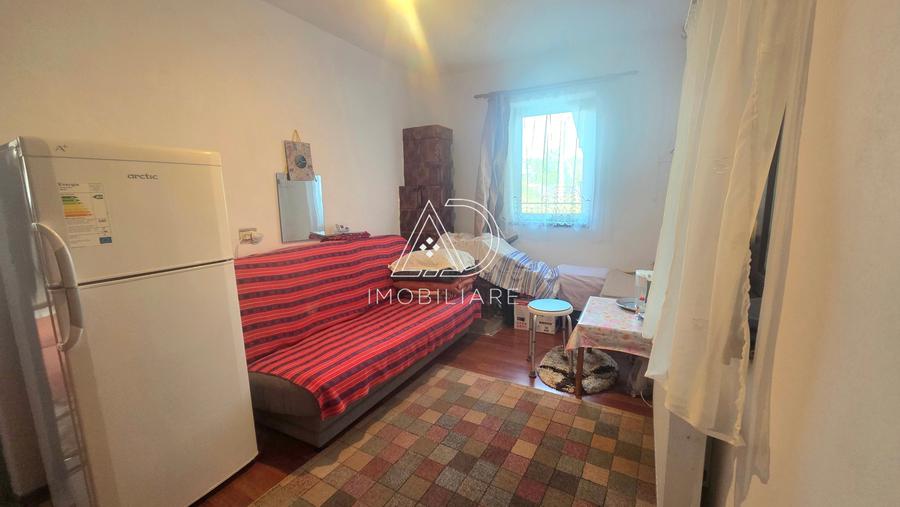 Casă individuală cu 7 camere cu Canalizare în Vest