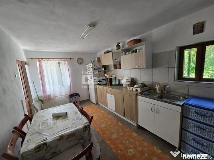 Casă cu 3 camere cu Canalizare în Central