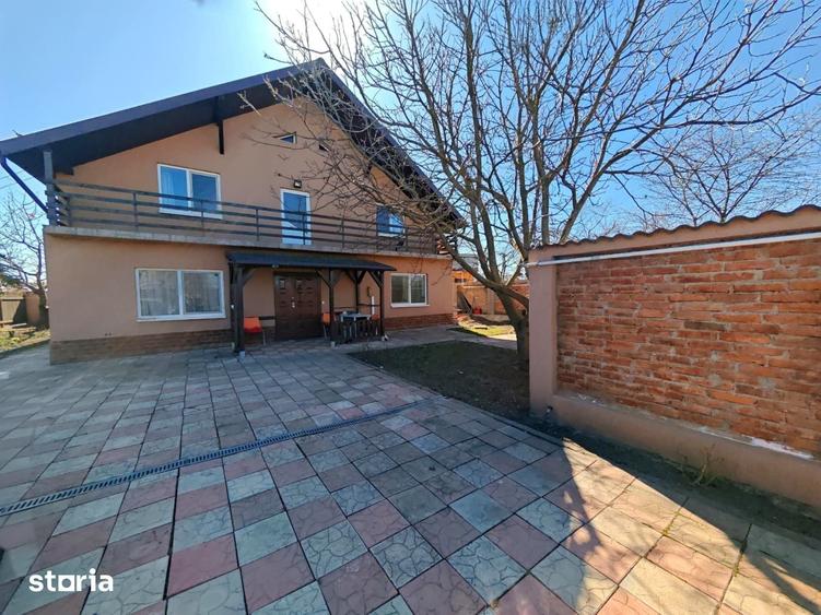 Casă cu 6 camere decomandat cu Teren 630 Mp în Hărman