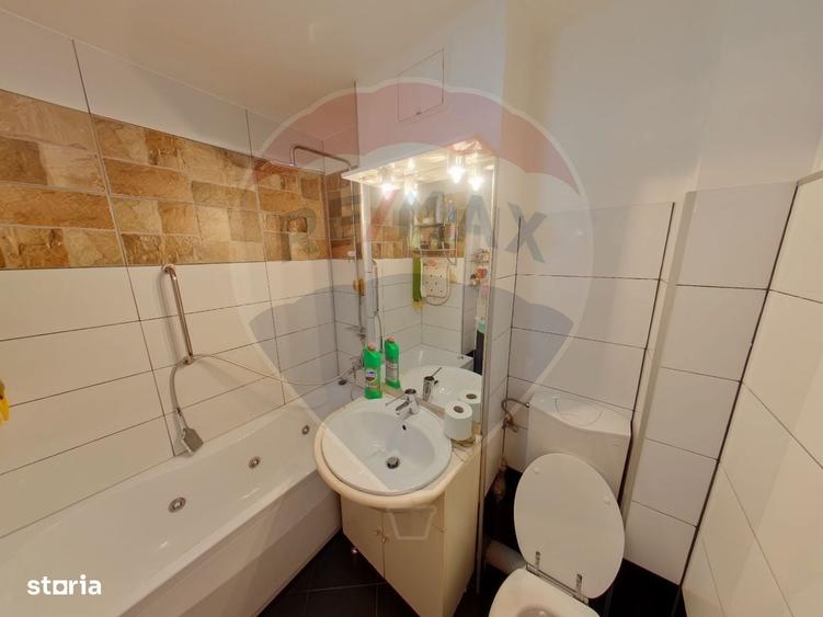 Apartament cu 4 camere decomandat în Central