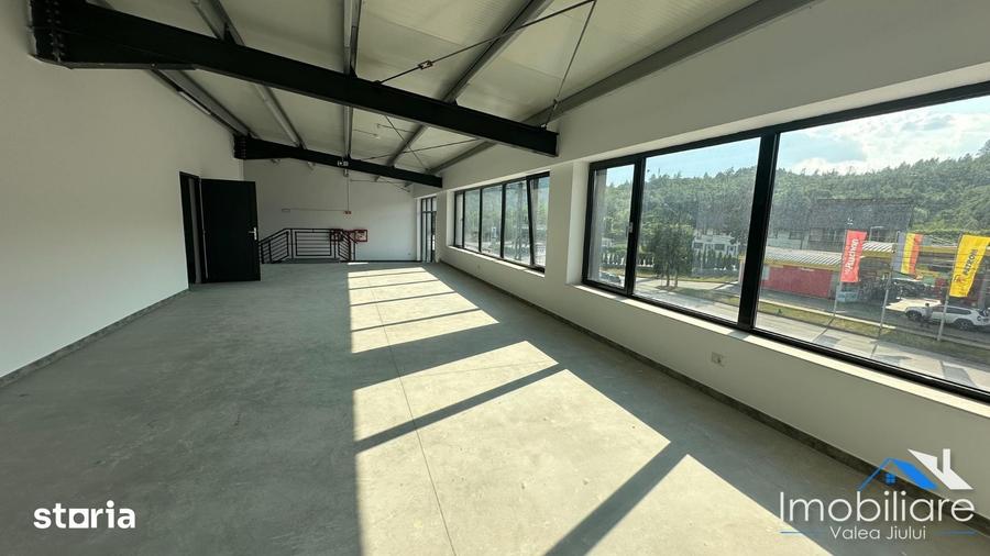 Spațiu comercial, de 550 mp, în Petros