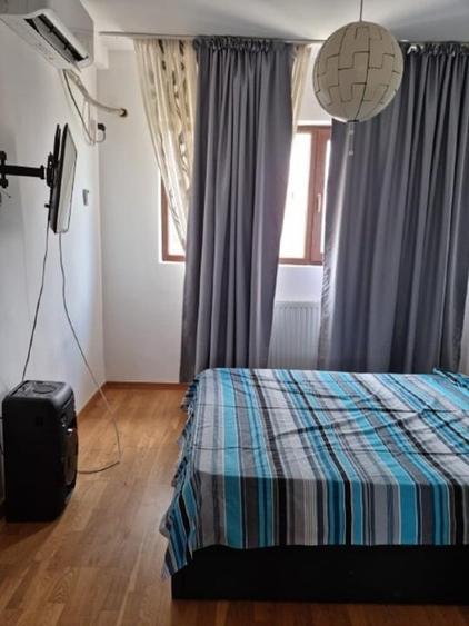 Apartament cu 4 camere decomandat, mobilat în Băneasa