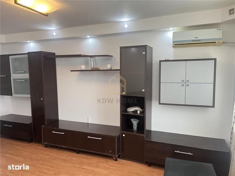 Apartament cu 3 camere decomandat în Tei