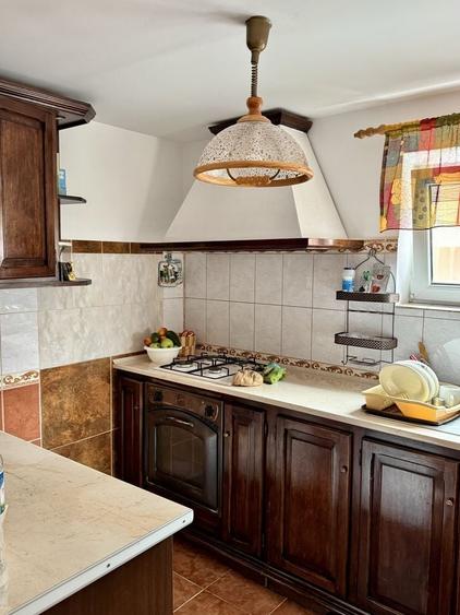 Casă cu 3 camere semidecomandat în Cordun