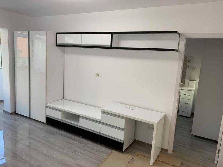 Apartament cu 3 camere semidecomandat în Central