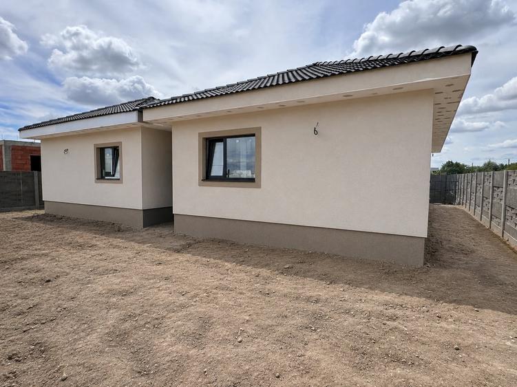 Duplex cu 4 camere cu Canalizare în Moșnița Nouă