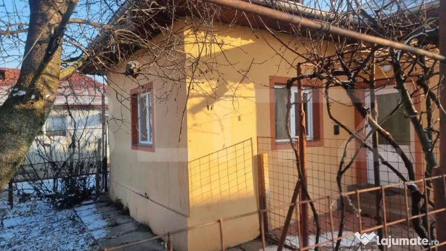 Casă cu 4 camere cu Teren 900 Mp în Lipănești