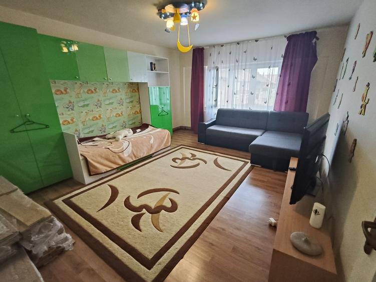 Apartament cu 3 camere decomandat în Dacia