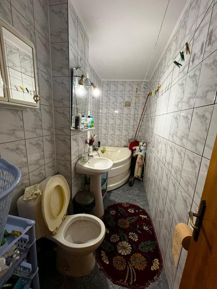 Apartament cu 3 camere decomandat, mobilat în Sud