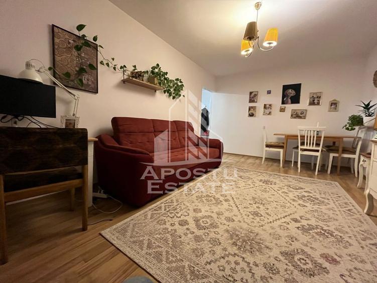 Apartament cu 3 camere decomandat, mobilat în Girocului
